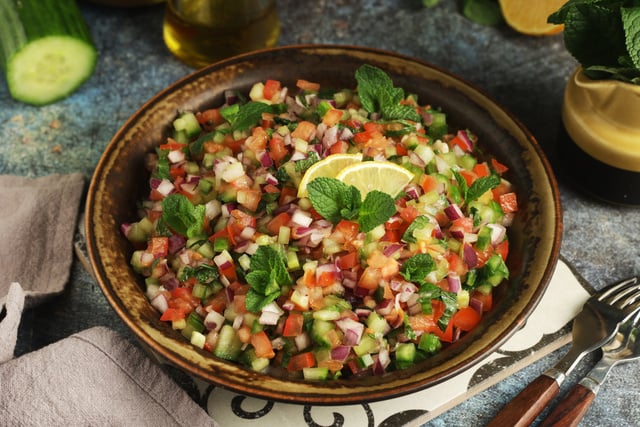 Cette recette traditionnelle persane est la meilleure façon de manger vos tomates et concombre sous la chaleur