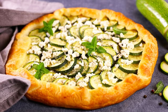 Cyril Lignac partage sa recette de tarte à la courgette, parfaite pour l’été !