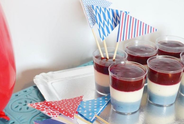 Ces verrines tricolores façon panna cotta seront idéales pour votre apéritif du 14 juillet !