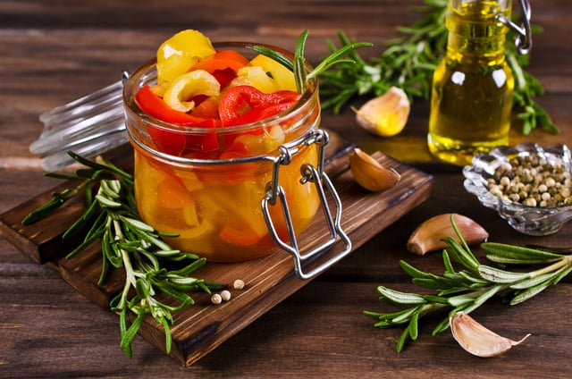 Arrêtez d’acheter vos poivrons marinés trop chers : voici la recette maison ultra facile