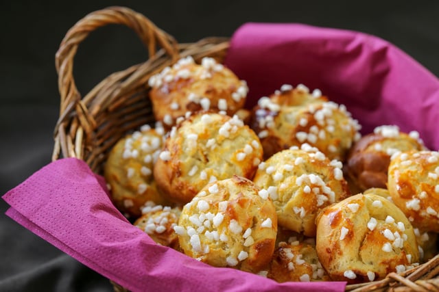 "Ce n’est pas très compliqué, je vais vous donner tous les petits secrets" : Cyril Lignac partage sa recette de chouquettes !