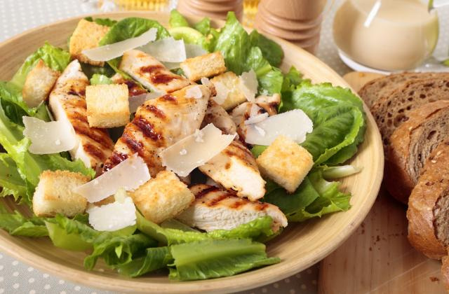 Salade Caesar. Adobestock