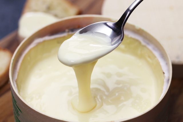 Mont d’Or au four : la méthode facile et les meilleurs accompagnements