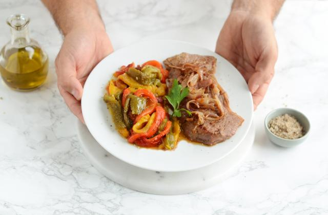 Bavette aux échalotes et salade de poivrons. Nadia Paprikas