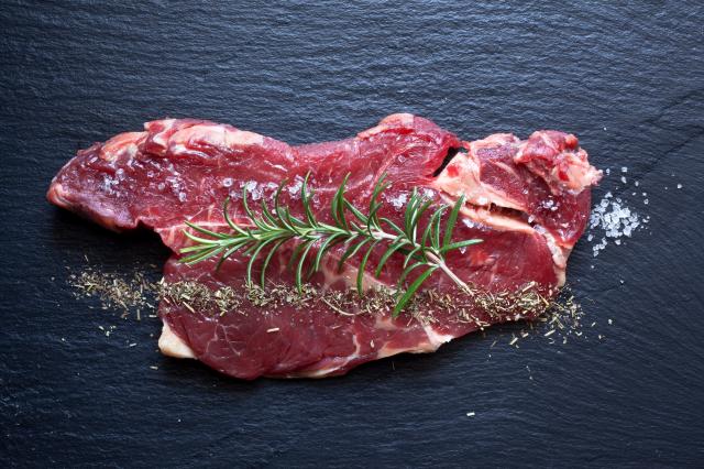 Le secret des bouchers : ces morceaux de bœuf peu connus à demander pour avoir le meilleur rapport qualité/prix
