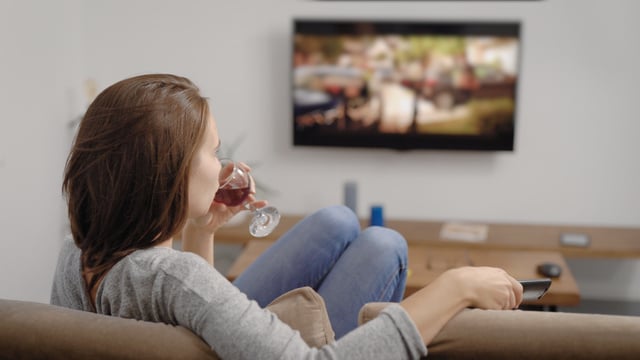 Un verre de vin le soir empêche-t-il de dormir ?