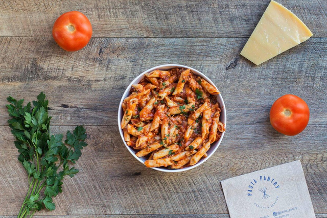 “C’est la pasta de l’été !” : François-Régis Gaudry partage ses astuces pour réussir les pâtes alla Norma aux aubergines