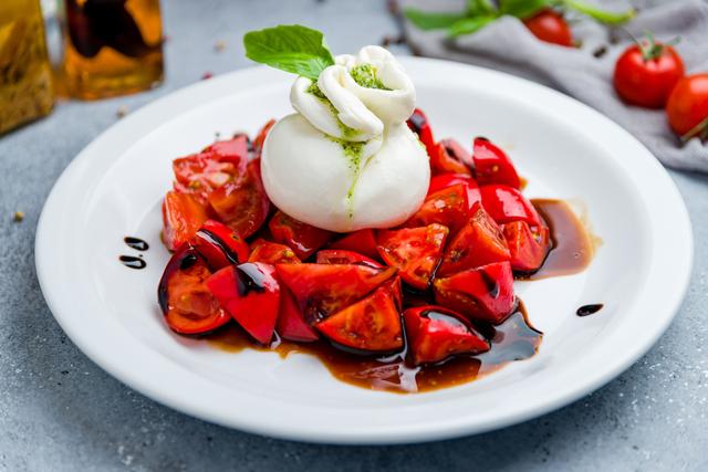 Mozzarella VS burrata : quelle est vraiment la différence ? - Adobestock 