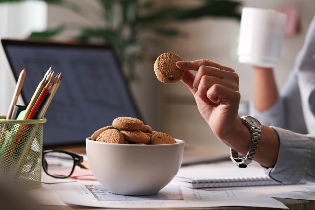 Vous avez toujours faim même après avoir mangé ? Voici 3 solutions pour y remédier