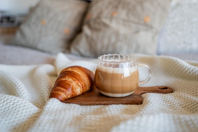 Moins cher et tout aussi délicieux qu’au coffee shop, voici comment réaliser votre café latte cet hiver !