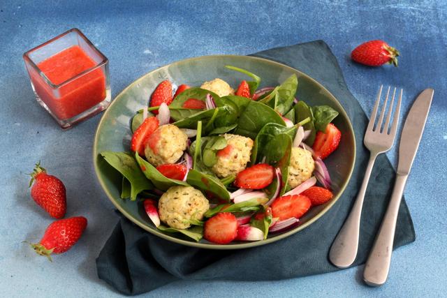 Envie de fraîcheur ? Testez cette salade de printemps sucrée-salée originale et pleine de peps