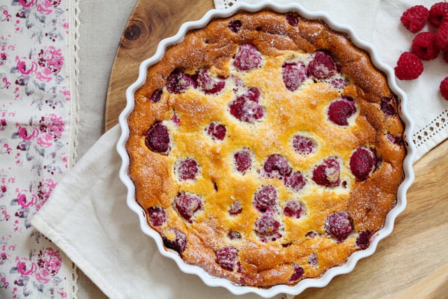 Mes invités réclament tous la recette de ce clafoutis aux framboises ultra simple