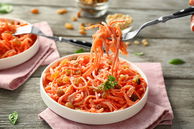 Les carottes râpées sont pratiques et font gagner du temps. Adobestock