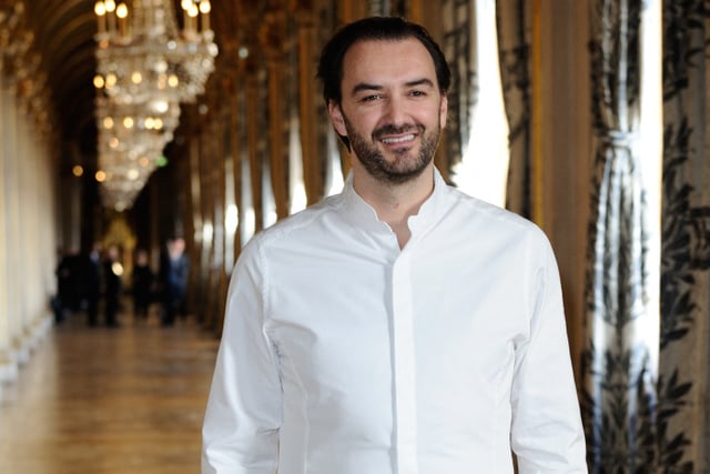 Cyril Lignac dévoile sa recette ultra gourmande de madeleines en coque de chocolat