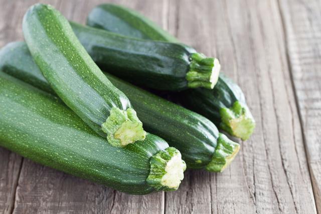 “Excellent mélange de saveurs” : voici la meilleure recette de caviar de courgettes selon les lecteurs de 750g