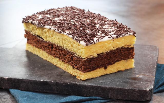 “La moitié c’est du sucre” : voici ce que cache ce gâteau qu’on adore donner aux enfants