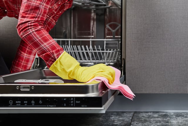 Comment laver son lave-vaisselle ?