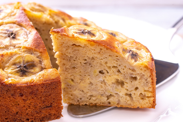 Ce gâteau “nuage” transforme des bananes trop mûres en dessert complètement irrésistible
