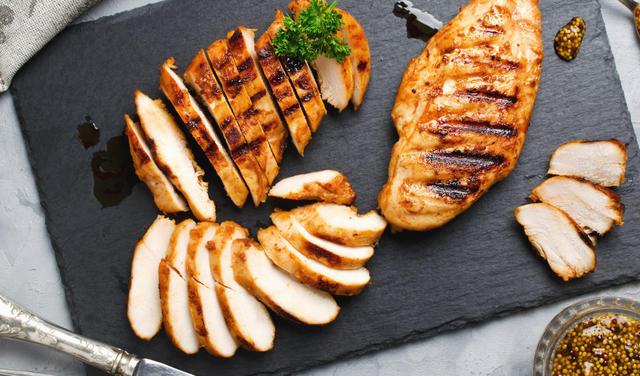 Poulet au barbecue : cette marinade change tout et le rend incroyablement savoureux