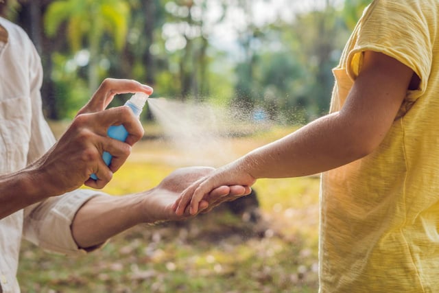 J’ai mélangé ces deux huiles dans un flacon pour notre soirée barbecue : tout le monde a exigé de repartir avec la recette de ma lotion