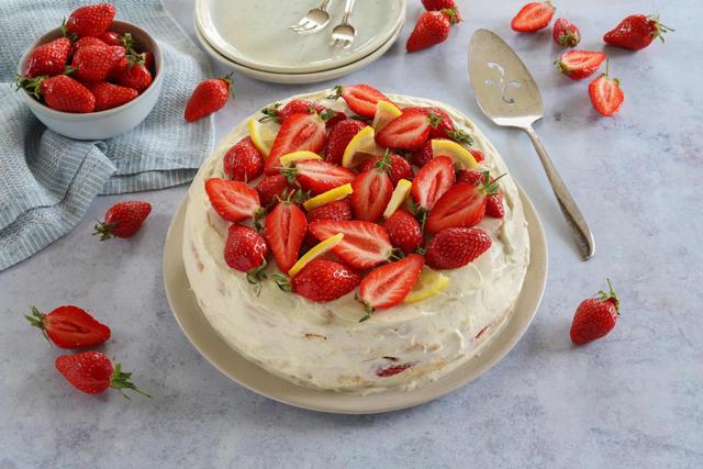 Fête des mères : ce gâteau aux fraises et citron qui va faire fondre toutes les mamans !
