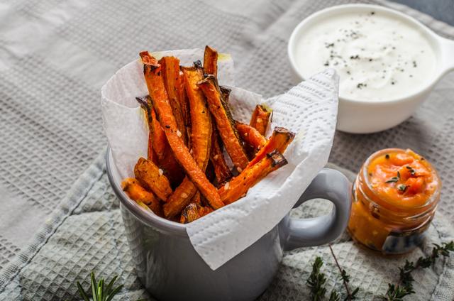 Une diététicienne partage sa recette de frites de carotte, totalement addictive et très simple à faire !