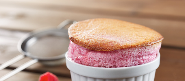 Pour changer du clafoutis, craquez pour ce soufflé aux cerises très gourmand