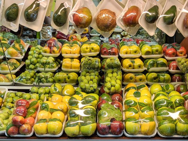 100% d'emballages plastiques jetables recyclés en 2025 ? Adobestock
