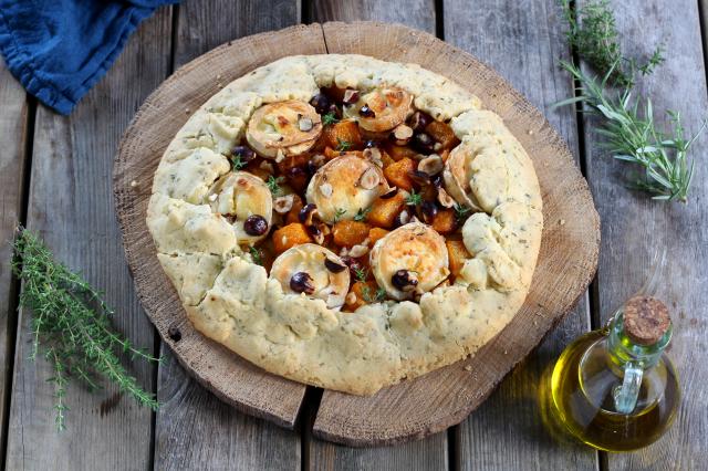 Tarte rustique au potiron, fromage de chèvre et noisettes. Silvia Santucci