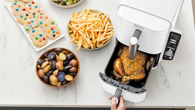 Amazon frappe fort avant le Black Friday avec une réduction de 37% sur le Ninja double stack XL Air Fryer
