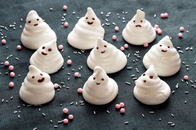 Un dessert qui fait froid dans le dos pour Halloween : les mini-fantômes meringués