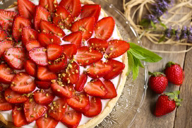 Réalisez une sublime tarte aux fraises avec les premiers fruits de la saison sans jamais allumer votre four