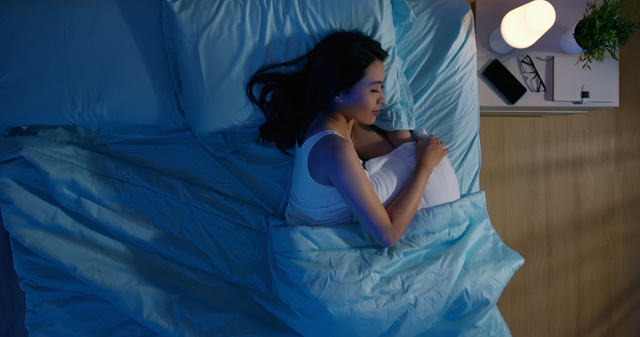 Manger du sucre avant de dormir impacte-t-il le sommeil ? Des experts répondent !