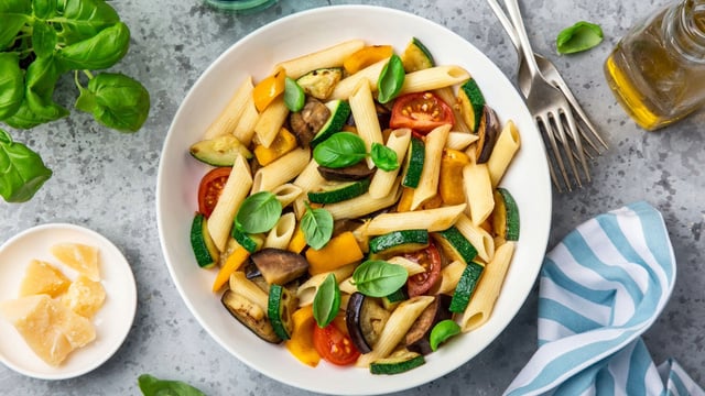 Repas sur le pouce : 10 recettes de pâtes prêtes en un rien de temps pour se régaler sans attendre !