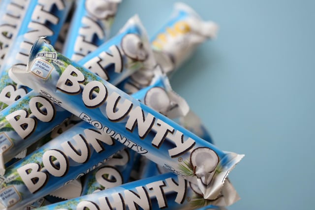“Avec 15g de sucre et 140 kcal pour 30g, je préfère largement les faire moi même” : une diététicienne partage sa recette de Bounty healthy !