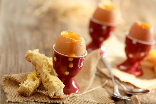 C'est la recette idéale pour un matin gourmand : notre technique pour réaliser des "oeufs mouillettes" parfaits !