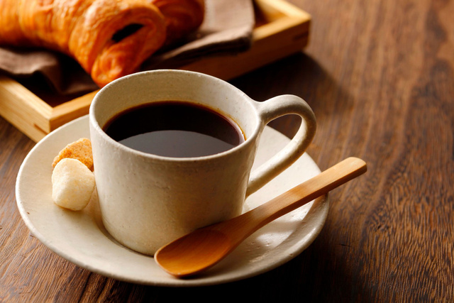 Une étude scientifique révèle pourquoi il ne faut pas réchauffer son café au micro-ondes