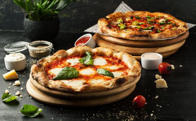 “Voici ma recette préférée” : Christophe Michalak dévoile comment refaire chez vous sa pizza à tomber !