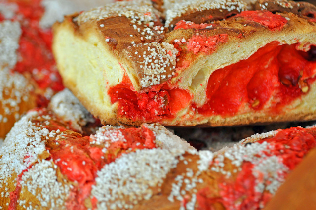 Saint-Genix ou pogne de Romans aux pralines roses. Adobestock