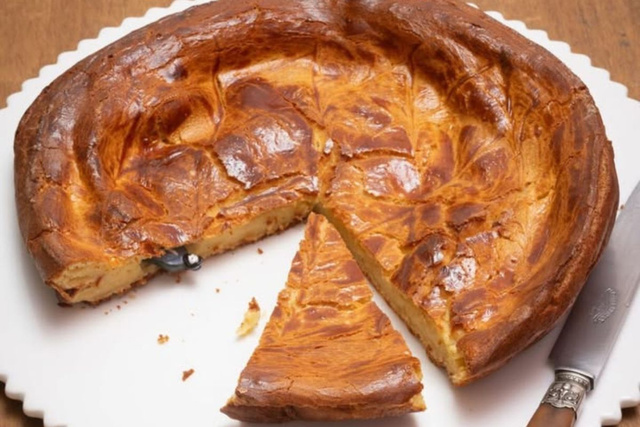 Ni frangipane ni feuilletage : testez la galette comtoise à la pâte à chou et fleur d’oranger de Laurent Mariotte