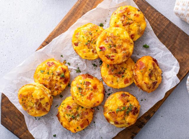 Mini quiches sans pâte au jambon : la recette ultra-pratique à faire simplement dans un moule à muffins