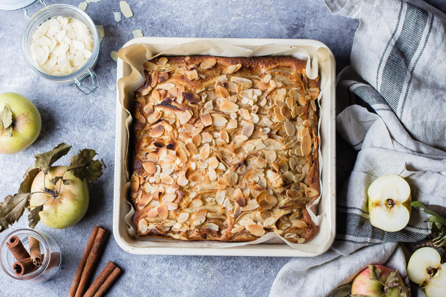 Ce pancake géant aux pommes à faire au four est idéal pour se régaler sainement au petit-déjeuner