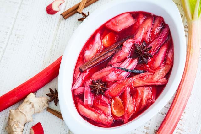 Rhubarbe : 3 façons de la faire cuire
