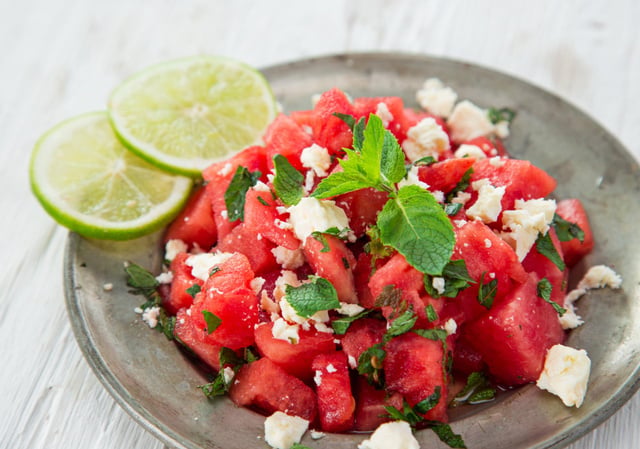 Mieux qu'une salade de tomates : découvrez le secret de la salade de pastèque à la feta, l'entrée la plus désaltérante de l'été