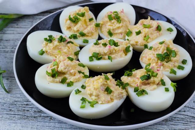 Œufs mimosa au surimi : une entrée fraîche et gourmande qui change pour votre repas de Pâques