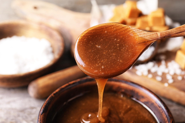 Vous n’y croirez pas : voici comment préparer du caramel sans sucre ajouté pour vos desserts et pâtisseries