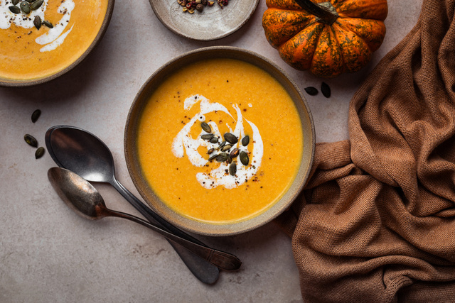 François-Régis Gaudry mise sur un duo inattendu pour la soupe : potimarron et clémentine, et ça marche incroyablement bien