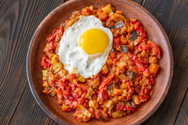 Connaissez-vous le Pisto Manchego ? Ce cousin espagnol de la ratatouille qui se prépare en 20 min pour moins de 4 €  !