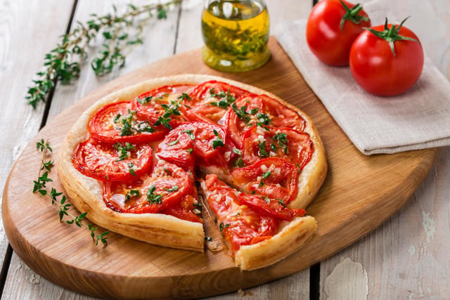 Fini la pâte détrempée : l’astuce toute simple pour réussir une tarte à la tomate parfaitement croustillante