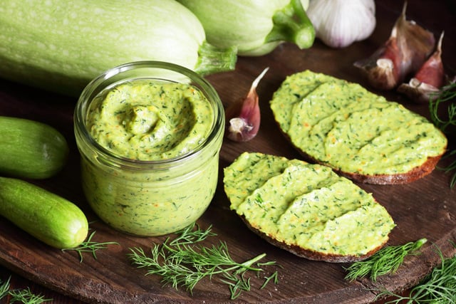 Oubliez le guacamole d'avocat : l'astuce magique avec 2 courgettes pour une tartinade d'apéro trois fois moins chère et ultra-légère